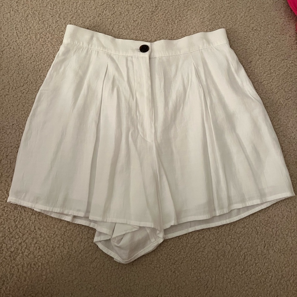 White Linen Shorts. Flowy. Size small. High waist.